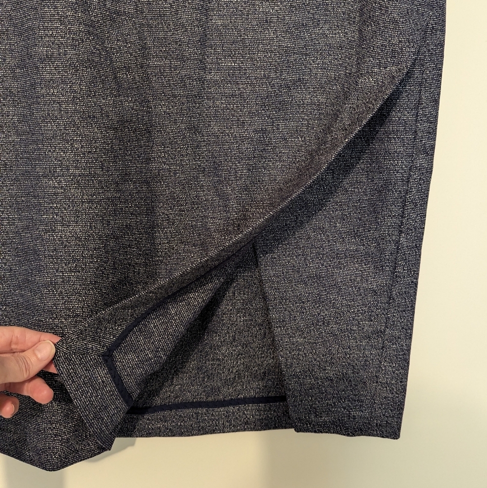 Banana Republic Pencil Skirt, size 6 - Picture 3 of 6
